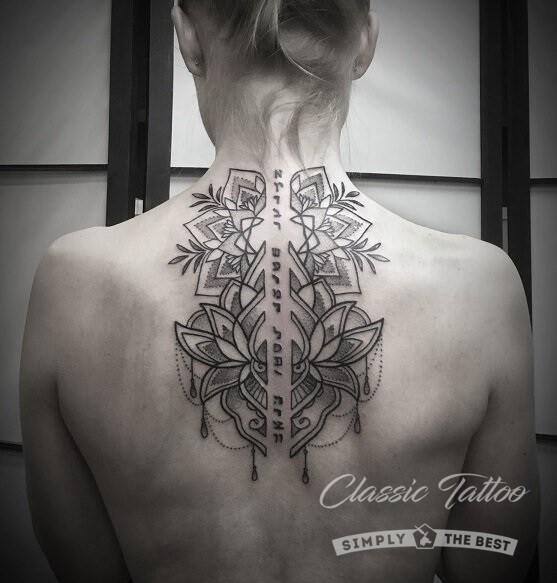 Орнамент на спине - фото татуировки